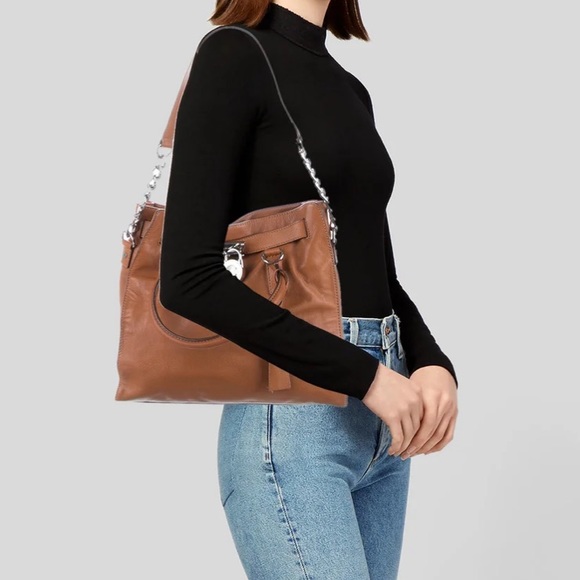 🔥Michael Kors, large brown leather purse, with lock and key